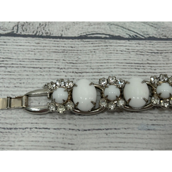 Vintage White Milk Glass Cabochon and Sparkling Rhinestone Silver Tone Bracelet - Picture 7 of 14